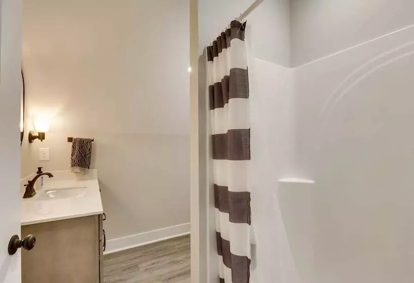 Lovely Kerr Lake House W/ Private Dock!