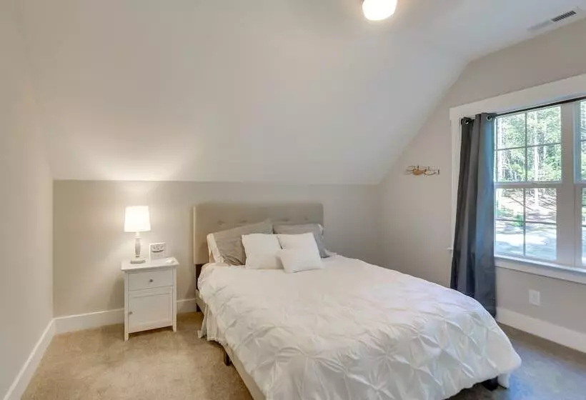 Lovely Kerr Lake House W/ Private Dock!