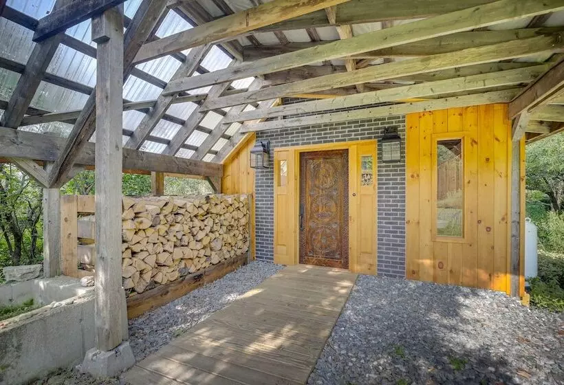 Luxe 14 Acre Vermont Countryside Lodge!