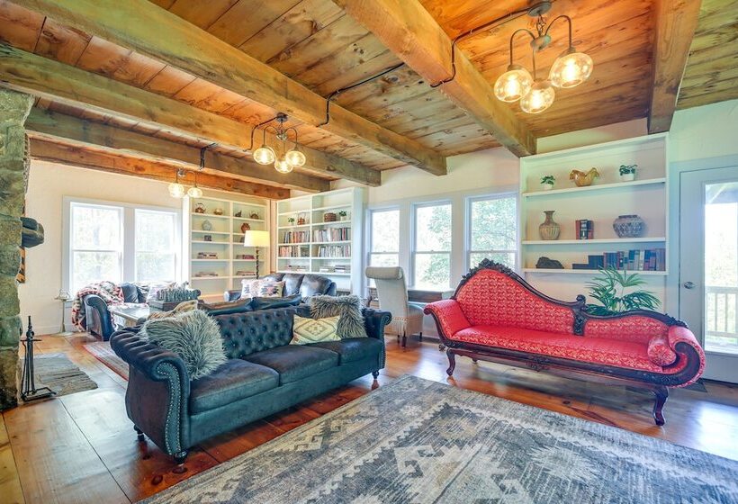 Luxe 14 Acre Vermont Countryside Lodge!