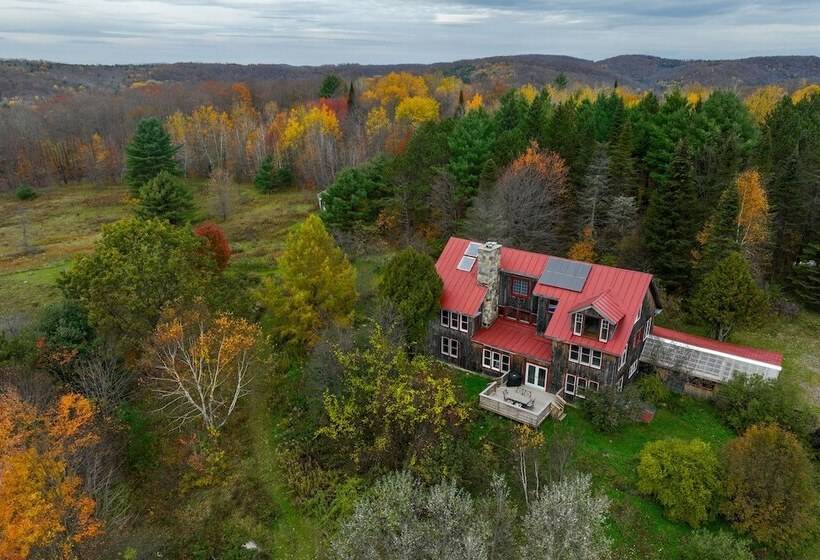 Luxe 14 Acre Vermont Countryside Lodge!
