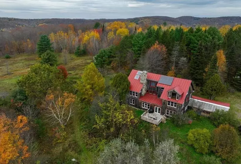 Luxe 14 Acre Vermont Countryside Lodge!