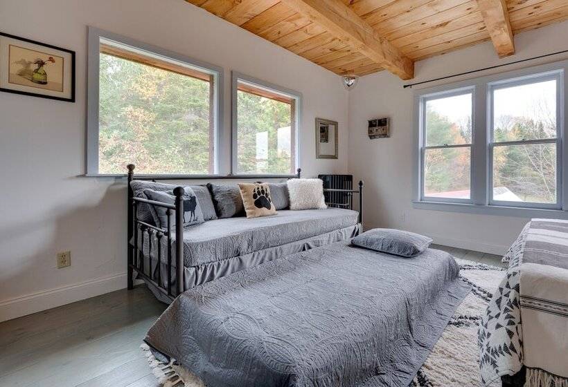 Luxe 14 Acre Vermont Countryside Lodge!