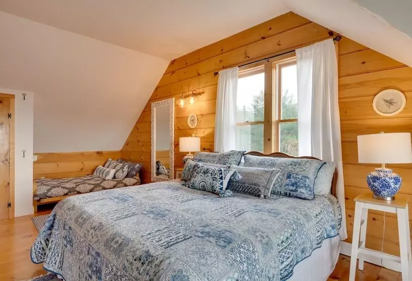 Luxe 14 Acre Vermont Countryside Lodge!