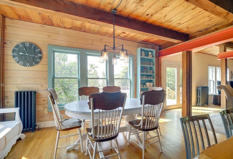 Luxe 14 Acre Vermont Countryside Lodge!