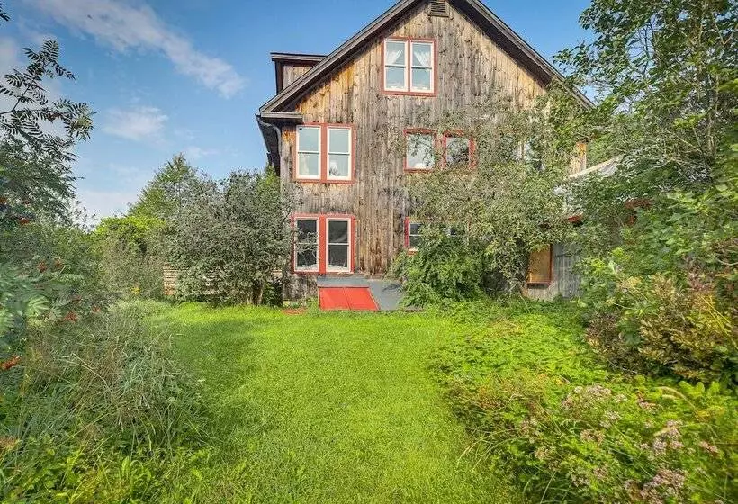 Luxe 14 Acre Vermont Countryside Lodge!