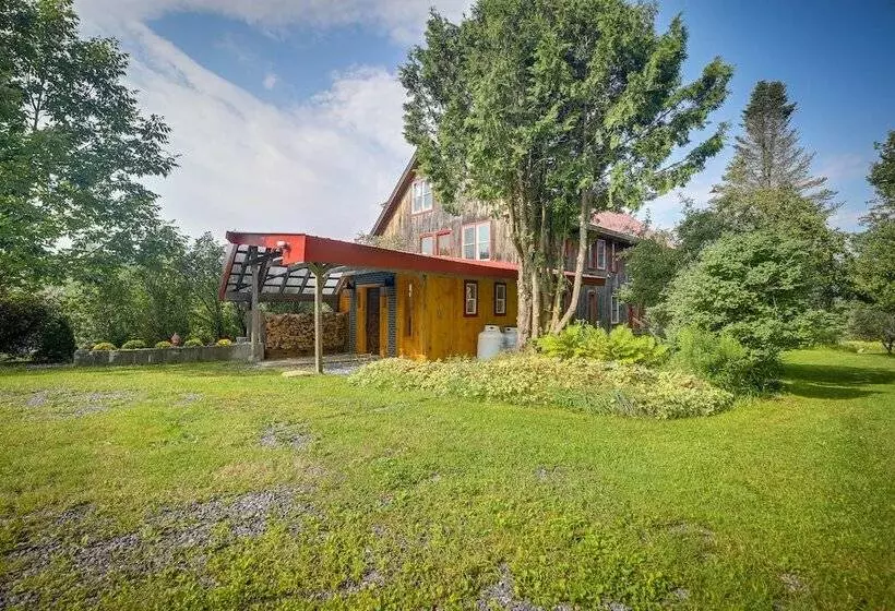 Luxe 14 Acre Vermont Countryside Lodge!