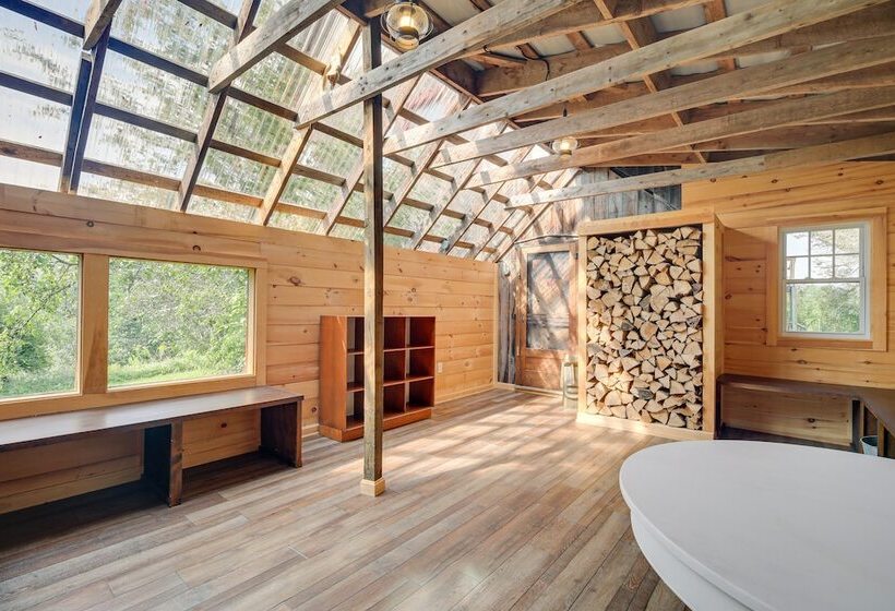 Luxe 14 Acre Vermont Countryside Lodge!