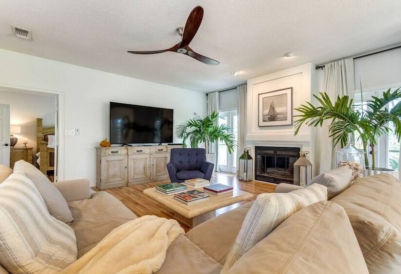 Luxe Gulf Breeze Home W/ Patios 4 Mi To Beaches!