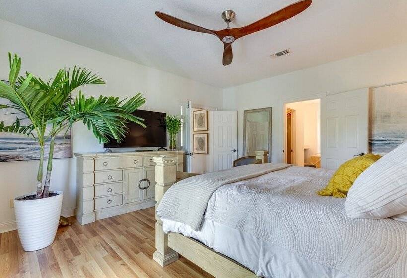 Luxe Gulf Breeze Home W/ Patios 4 Mi To Beaches!