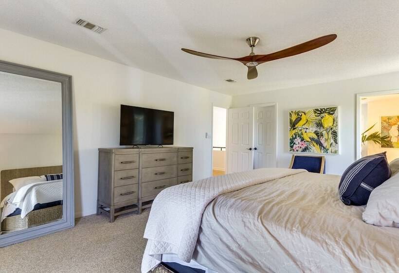 Luxe Gulf Breeze Home W/ Patios 4 Mi To Beaches!