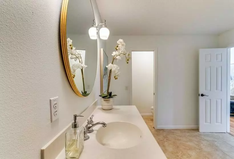 Luxe Gulf Breeze Home W/ Patios   4 Mi To Beaches!