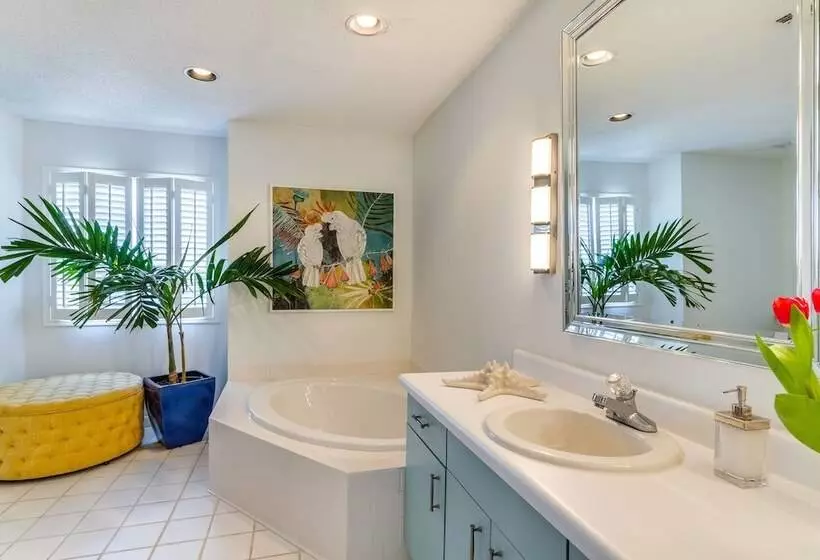 Luxe Gulf Breeze Home W/ Patios   4 Mi To Beaches!