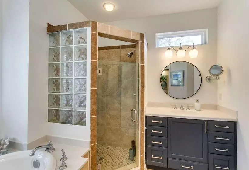 Luxe Gulf Breeze Home W/ Patios   4 Mi To Beaches!