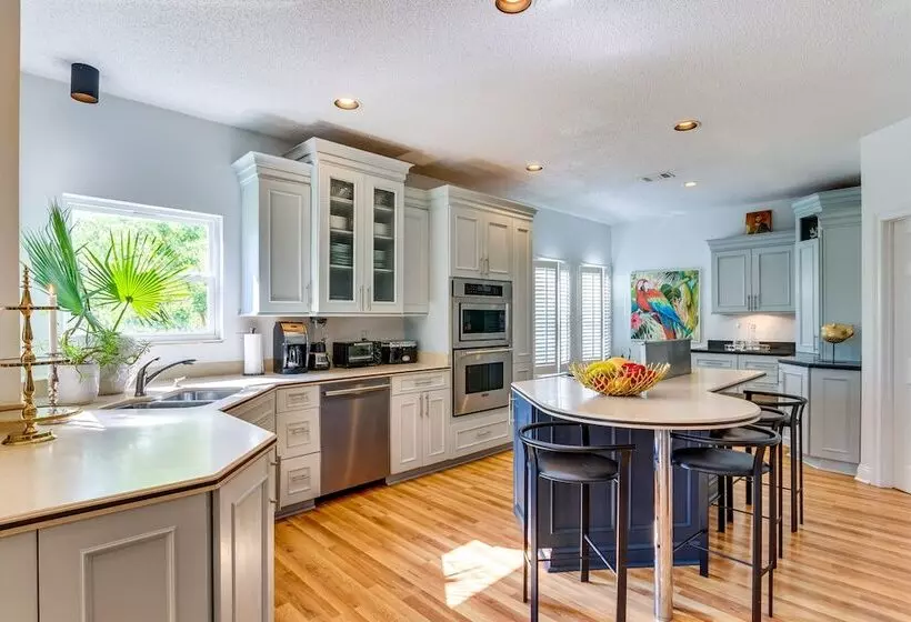 Luxe Gulf Breeze Home W/ Patios   4 Mi To Beaches!