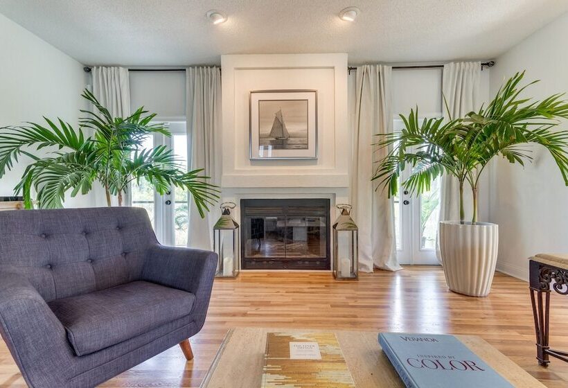 Luxe Gulf Breeze Home W/ Patios 4 Mi To Beaches!