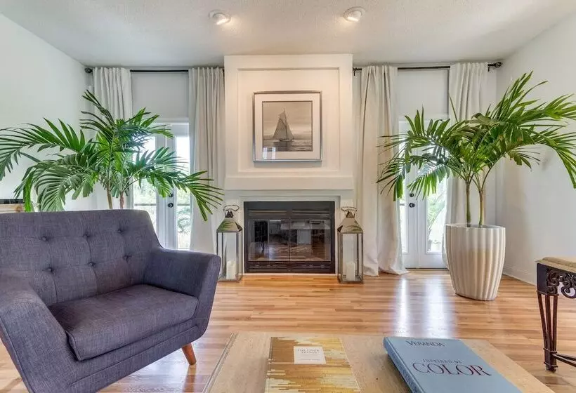 Luxe Gulf Breeze Home W/ Patios   4 Mi To Beaches!