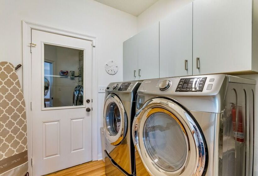 Luxe Gulf Breeze Home W/ Patios 4 Mi To Beaches!