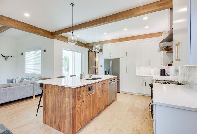 Modern Lawrence Home W/ Patio < Half Mi To U Of K!