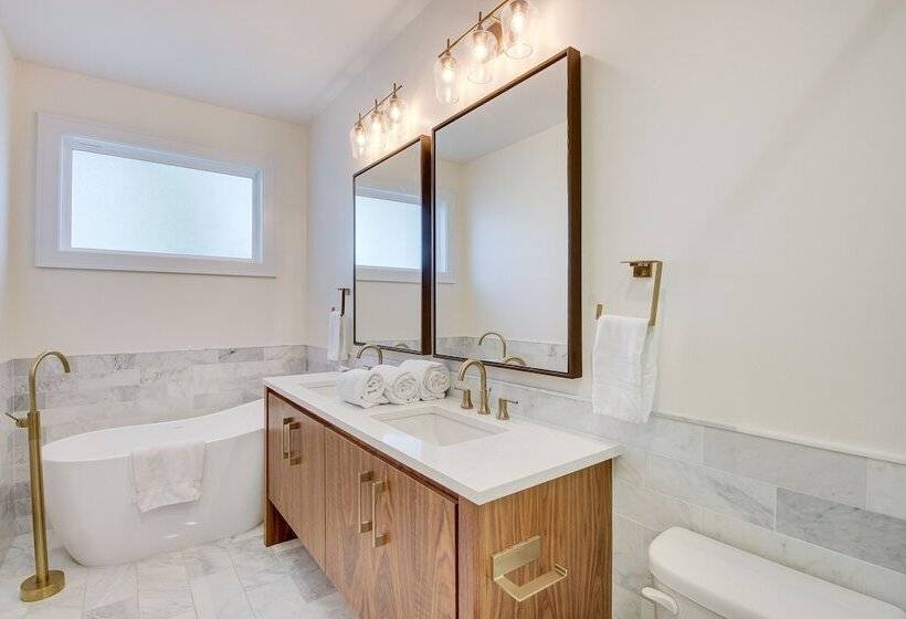 Modern Lawrence Home W/ Patio < Half Mi To U Of K!