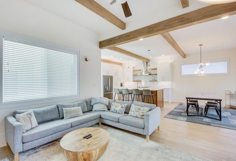 Modern Lawrence Home W/ Patio < Half Mi To U Of K!