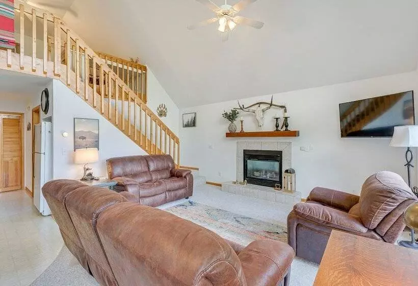 Murphy Cabin W/ Deck & Sweeping Mountain Views!