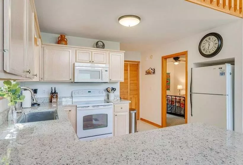 Murphy Cabin W/ Deck & Sweeping Mountain Views!