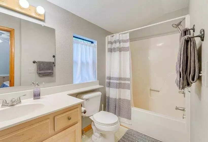 Murphy Cabin W/ Deck & Sweeping Mountain Views!