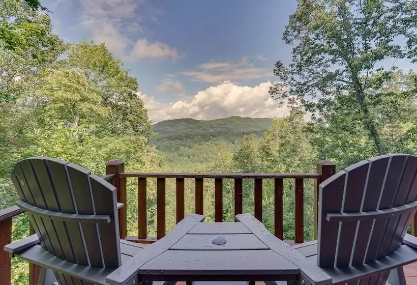 Murphy Cabin W/ Deck & Sweeping Mountain Views!
