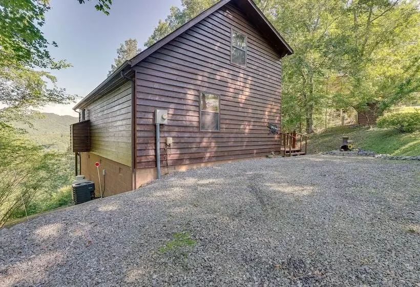 Murphy Cabin W/ Deck & Sweeping Mountain Views!