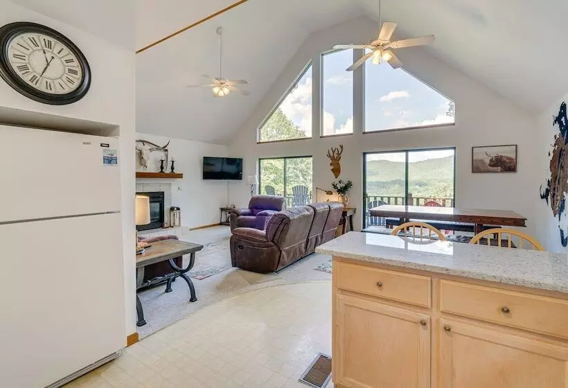 Murphy Cabin W/ Deck & Sweeping Mountain Views!