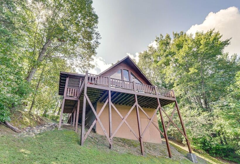 Murphy Cabin W/ Deck & Sweeping Mountain Views!