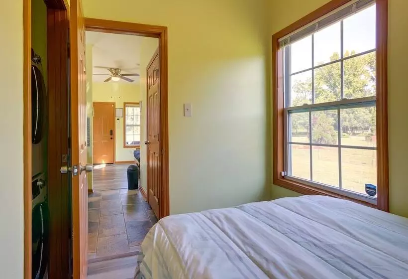 Quiet Millington Tiny House Near Naval Air Base!