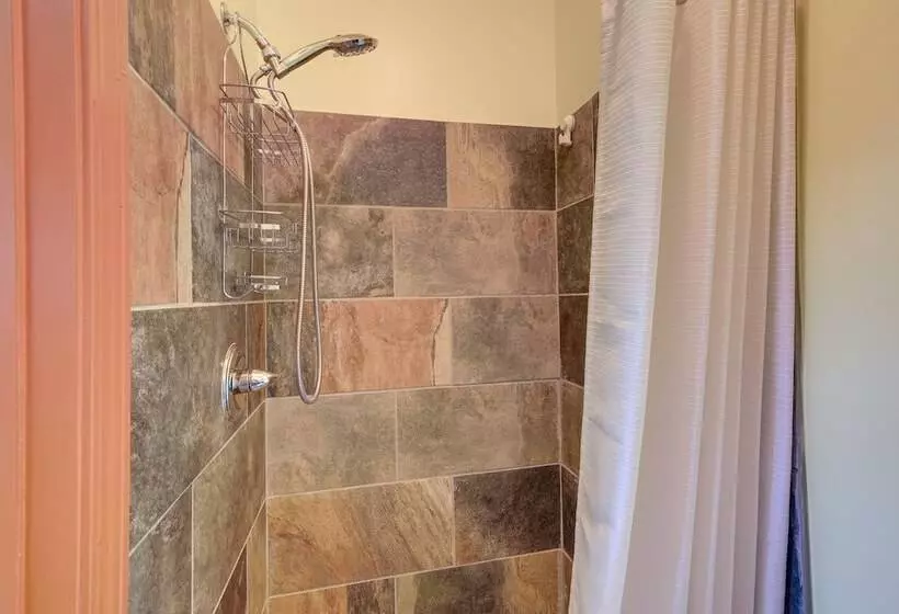 Quiet Millington Tiny House Near Naval Air Base!