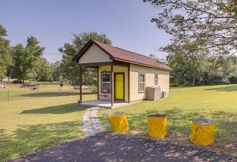Quiet Millington Tiny House Near Naval Air Base!