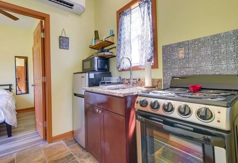 Quiet Millington Tiny House Near Naval Air Base!