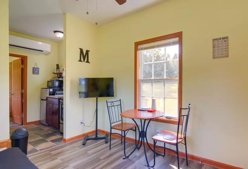 Quiet Millington Tiny House Near Naval Air Base!