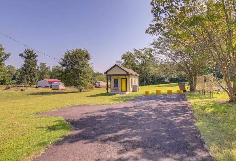 Quiet Millington Tiny House Near Naval Air Base!