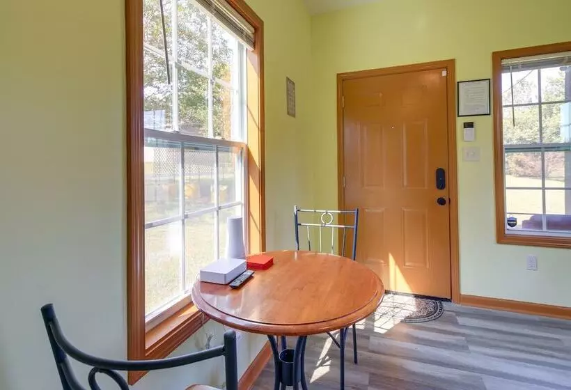 Quiet Millington Tiny House Near Naval Air Base!