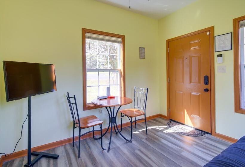 Quiet Millington Tiny House Near Naval Air Base!