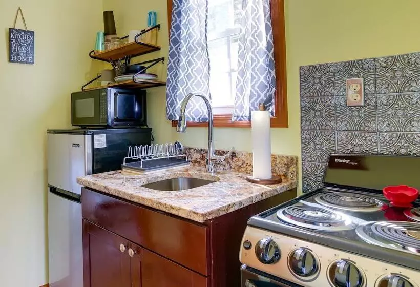 Quiet Millington Tiny House Near Naval Air Base!