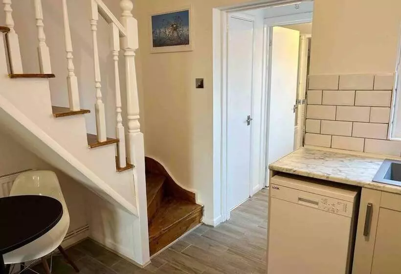 Residenssi Essex 2 Bed House Nr Stanstead With Arcade Machine