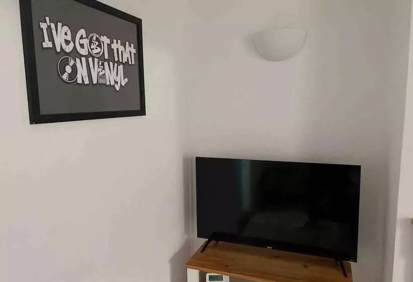 Residenssi Essex 2 Bed House Nr Stanstead With Arcade Machine