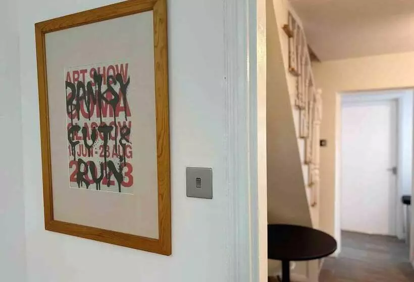 Residenssi Essex 2 Bed House Nr Stanstead With Arcade Machine