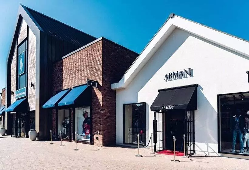 Residenssi Essex 2 Bed House Nr Stanstead With Arcade Machine