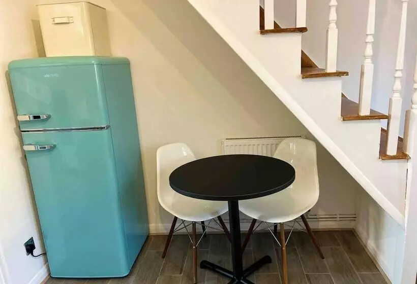 Residenssi Essex 2 Bed House Nr Stanstead With Arcade Machine