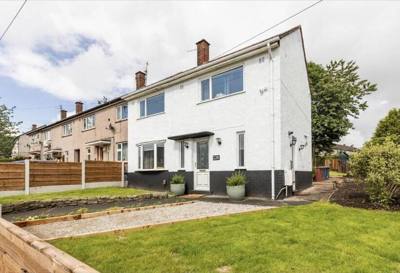 Residenza Come & Unwind In Charming 5 Bed House In Blackburn