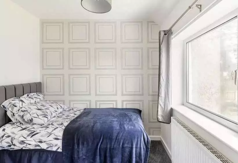 Residenssi Come & Unwind In Charming 5 Bed House In Blackburn