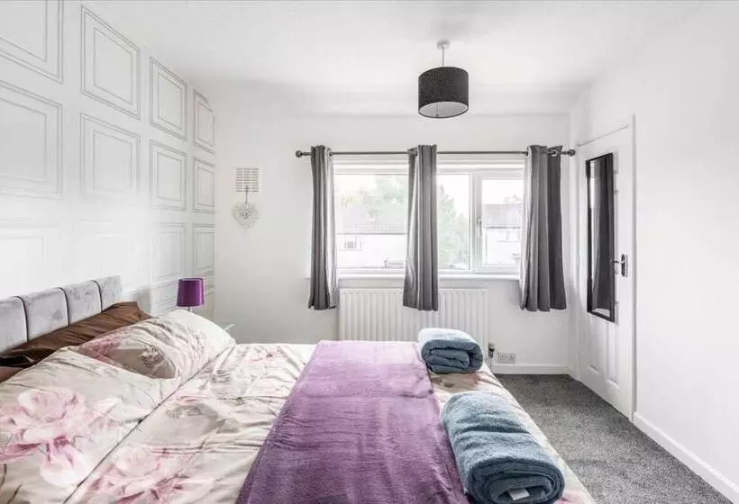 Residenssi Come & Unwind In Charming 5 Bed House In Blackburn