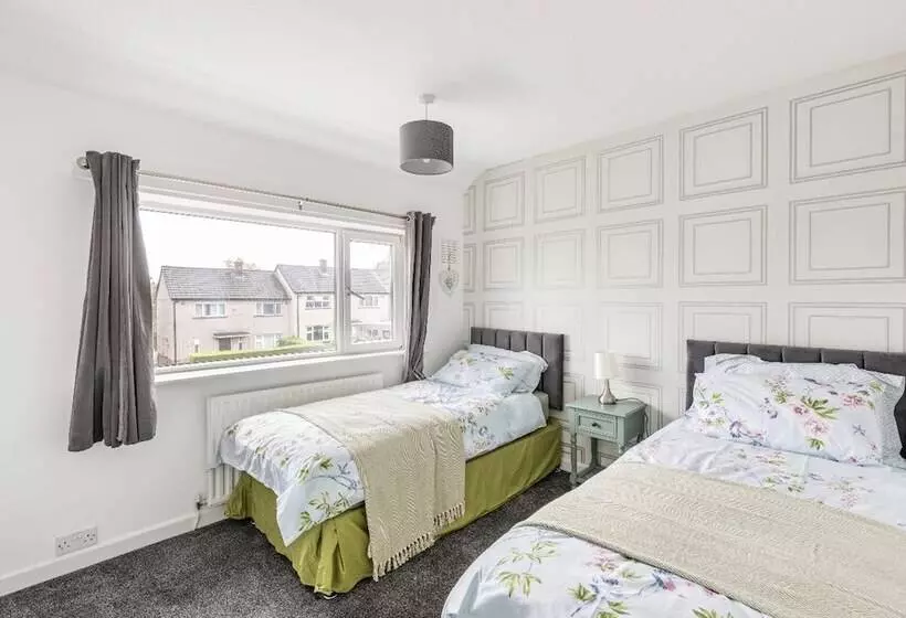 Residenssi Come & Unwind In Charming 5 Bed House In Blackburn